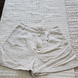 Elegant Beige Striped Women's Shorts New sz L